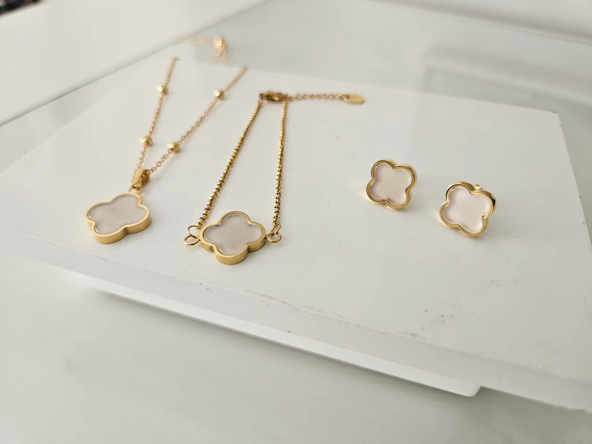 White Agate Clover Bracelet