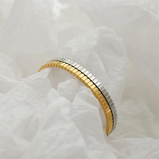 Engraved Stripe Bangle - 4mm