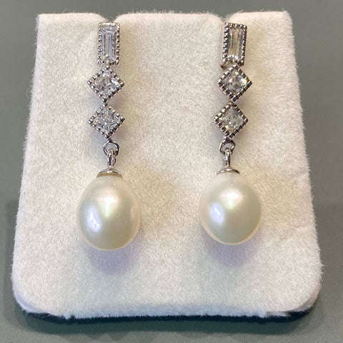 Pearl Drops with Three Crystals