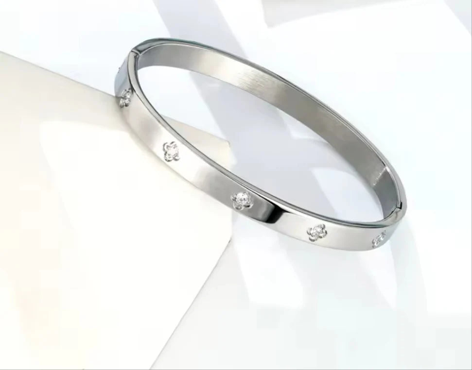 Clover Bangle