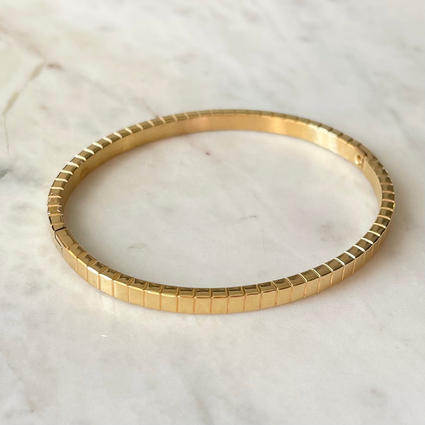 Engraved Stripe Bangle - 4mm