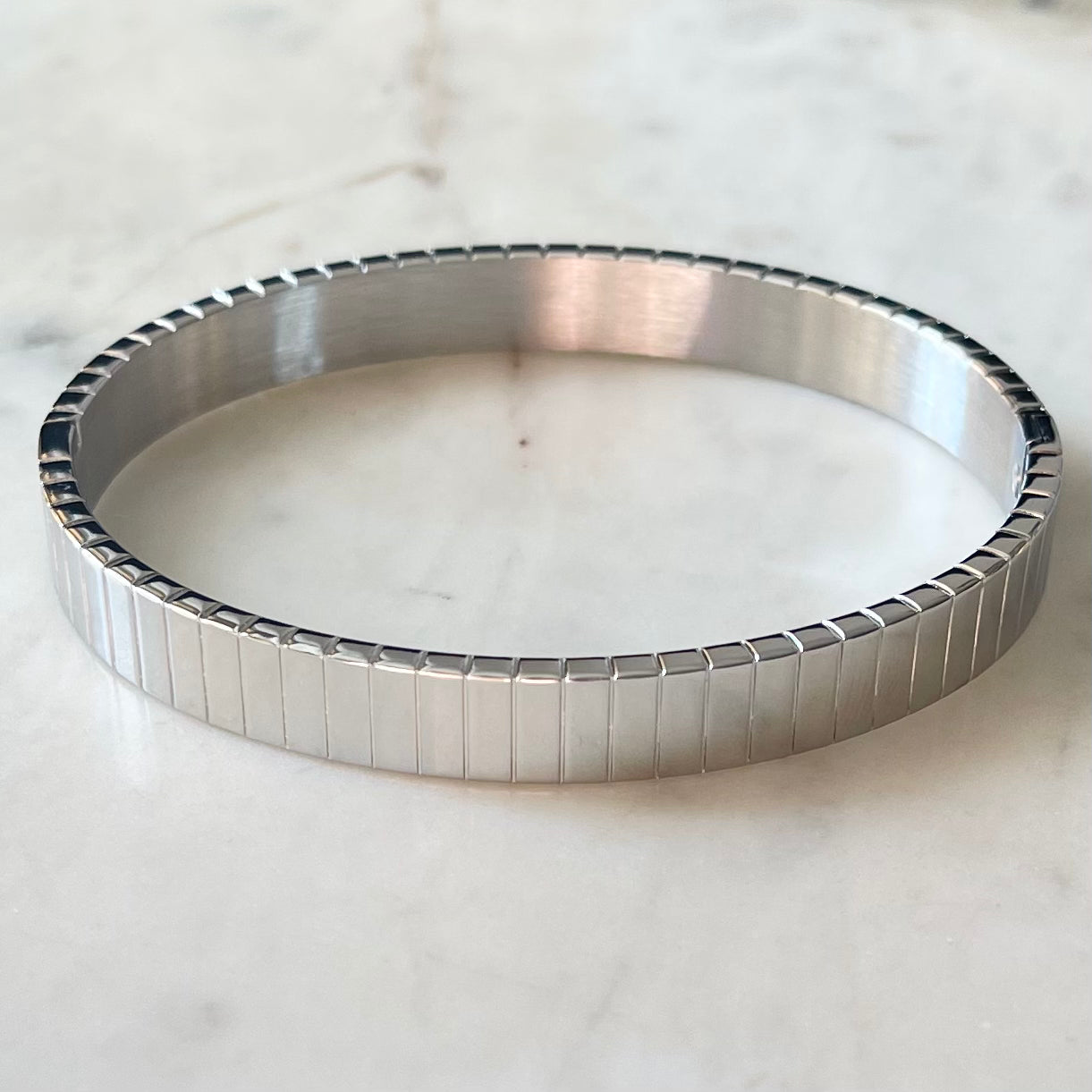 Engraved Stripe Bangle - 8mm