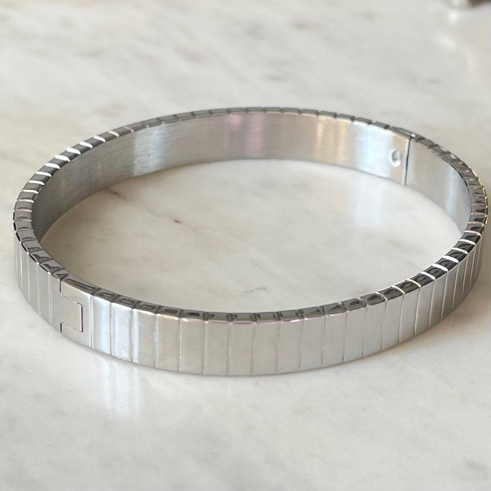 Engraved Stripe Bangle - 8mm