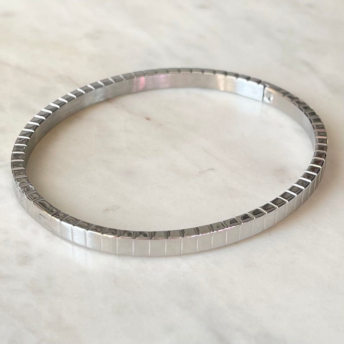Engraved Stripe Bangle - 4mm