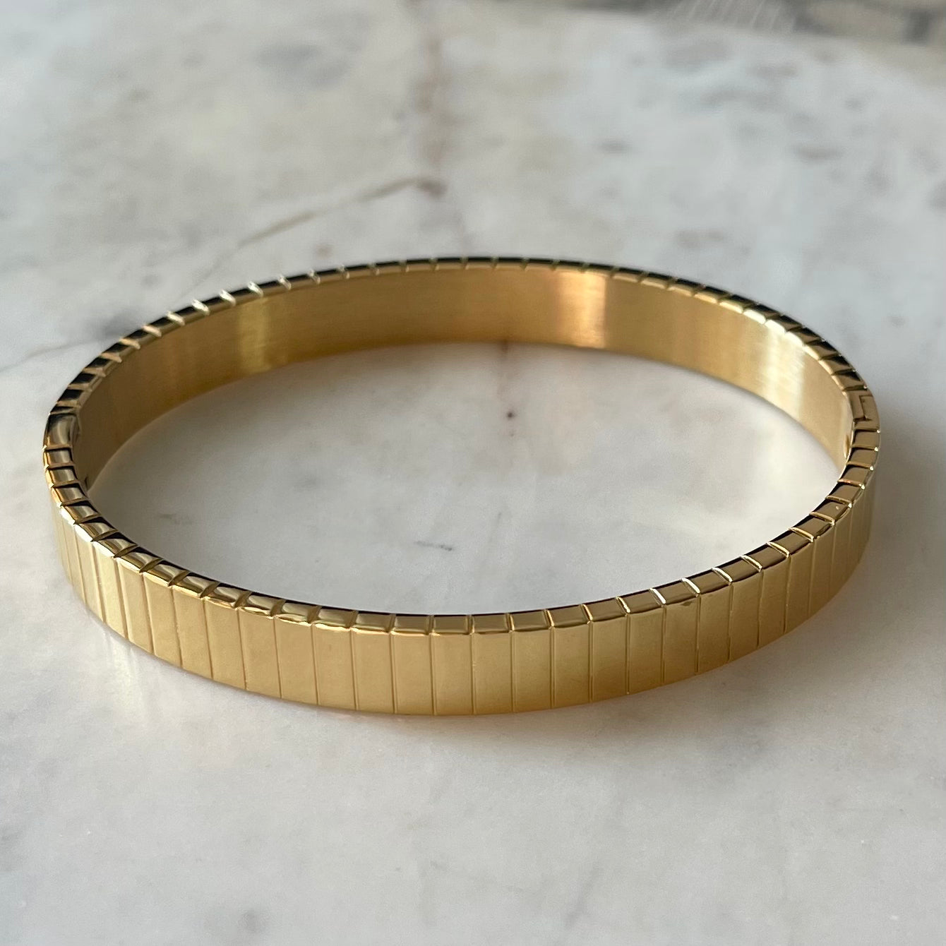 Engraved Stripe Bangle - 8mm