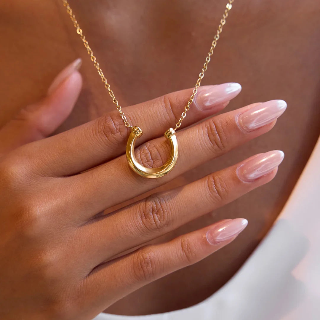 Interlocking Necklace - Horseshoe